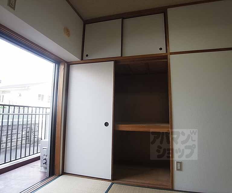 収納　押入