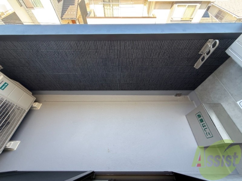 バルコニー　バルコニーの写真です。洗濯物をしっかり干せそうですね。