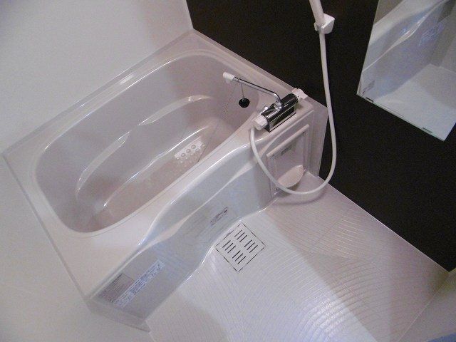 バス・シャワールーム　広めの浴室です。（浴室乾燥機付）