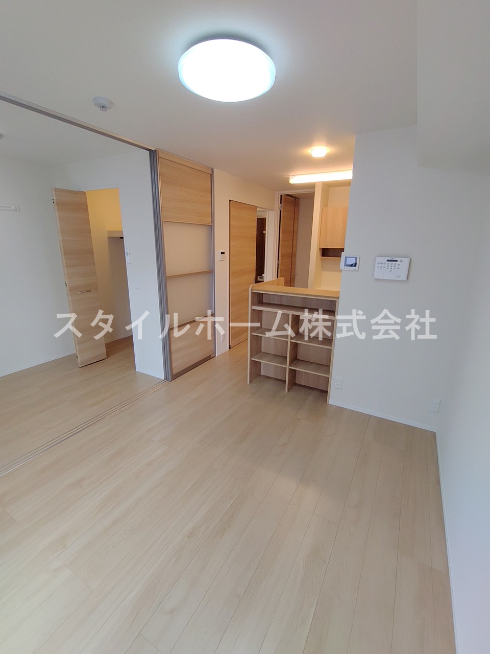 居室・リビング　※別部屋写真です。