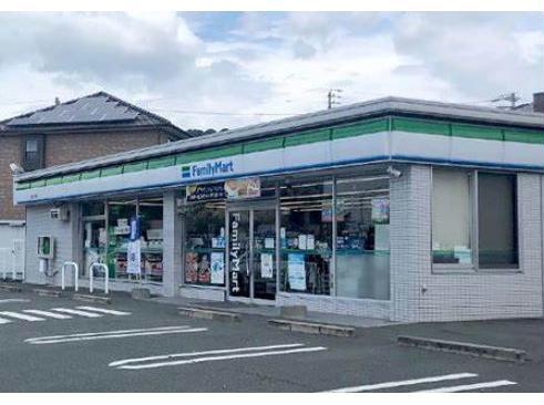 コンビニ　ファミリーマート豊川平尾店（コンビニ）まで967m