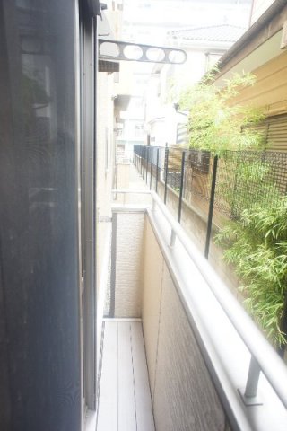 バルコニー　陽当たり良好なバルコニーです