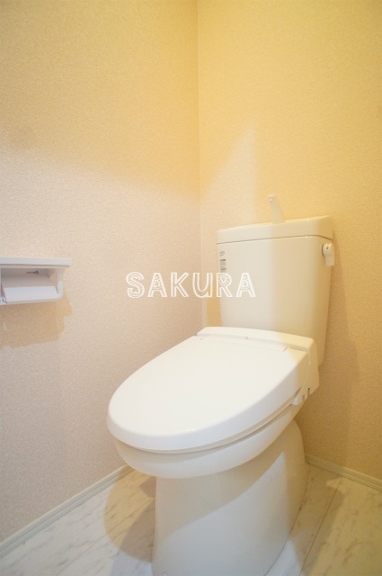 トイレ　落ち着いた色調のトイレです♪