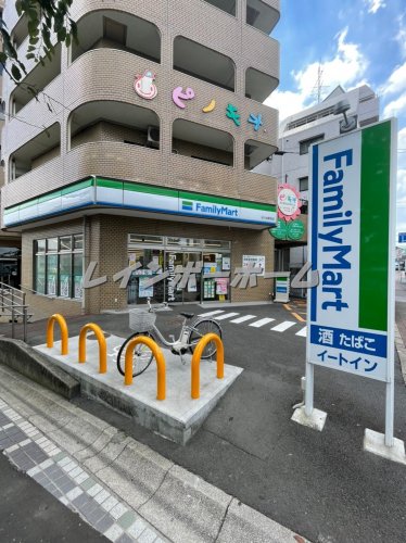 コンビニ　ファミリーマート 氷川台駅前店（コンビニ）まで547m
