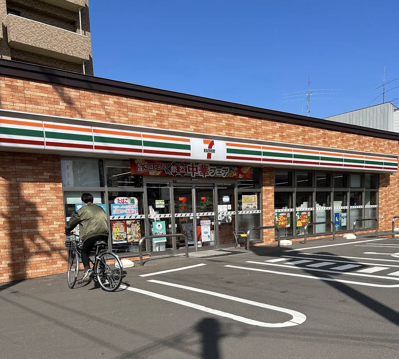 コンビニ　セブンイレブン札幌北15条東1丁目店（コンビニ）まで129m