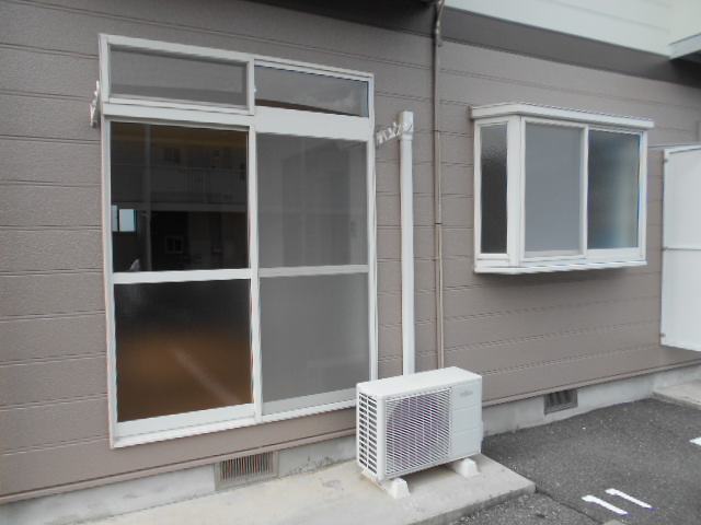 バルコニー　南面テラス（物干し設備完備）