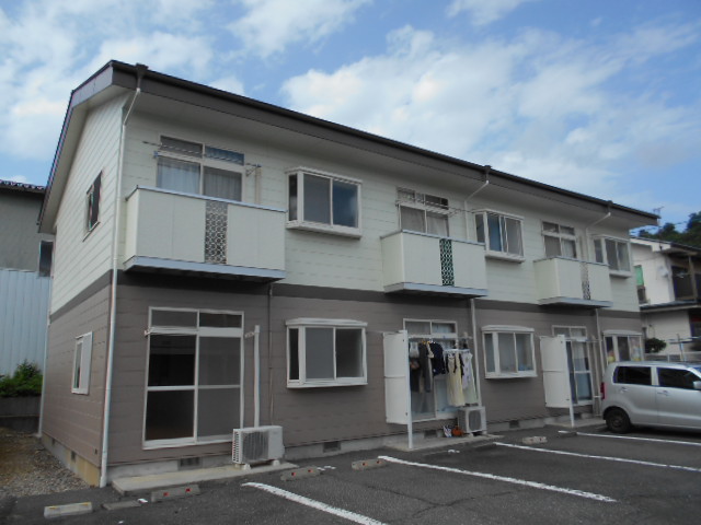 建物外観　バルコニー・階段側を南西方向より撮影