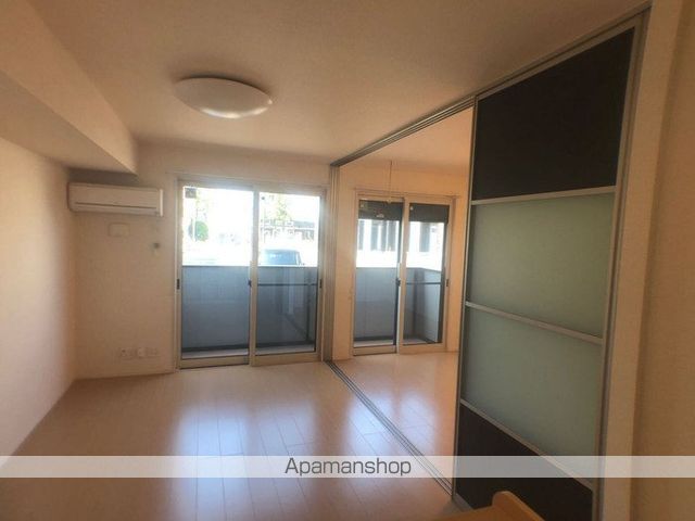 ＪＲ東海道本線 静岡駅 バス乗車時間：20分 最寄りバス停で下車 徒歩3分 2階建 築15年の居間写真