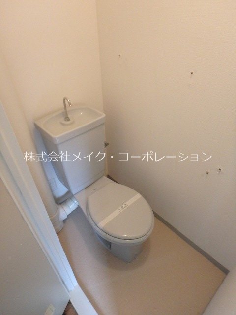 地下鉄空港線 西新駅 徒歩5分 5階建 築40年のトイレ写真