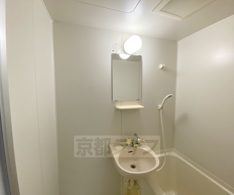 洗面設備　綺麗な洗面所です。
