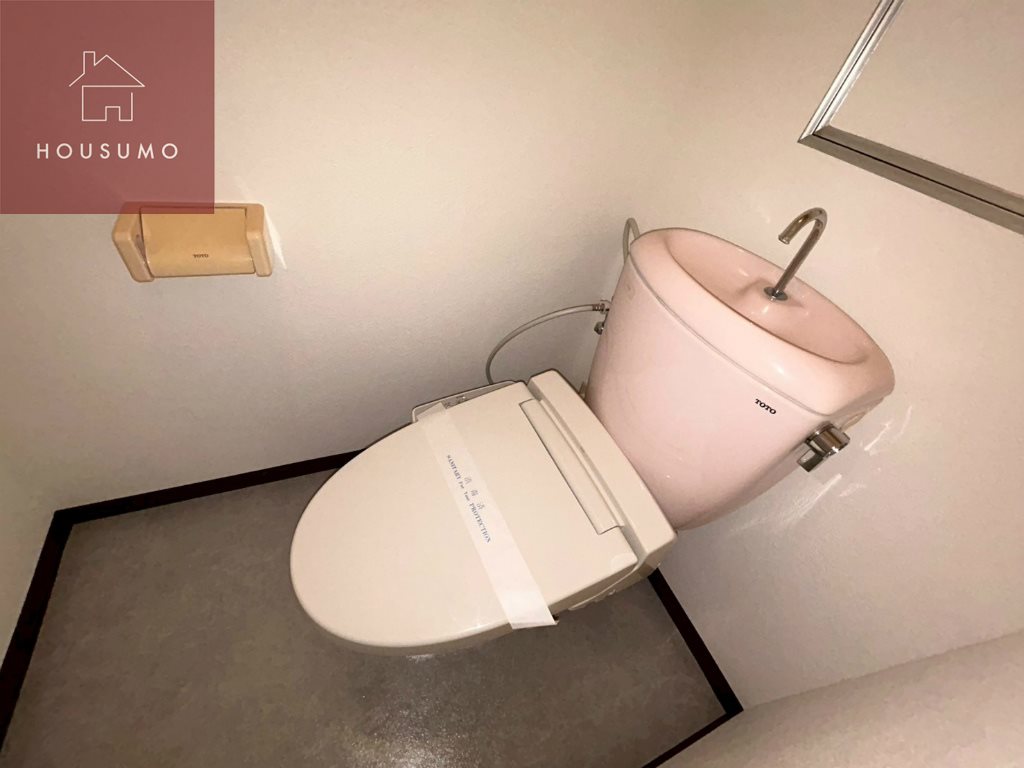 トイレ　落ち着いた色調のトイレです