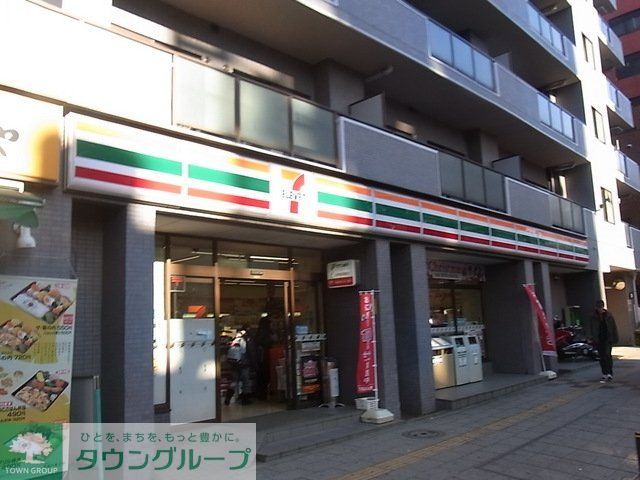 コンビニ　セブンイレブン（コンビニ）まで560m