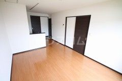 CLAIR新出山の居間写真