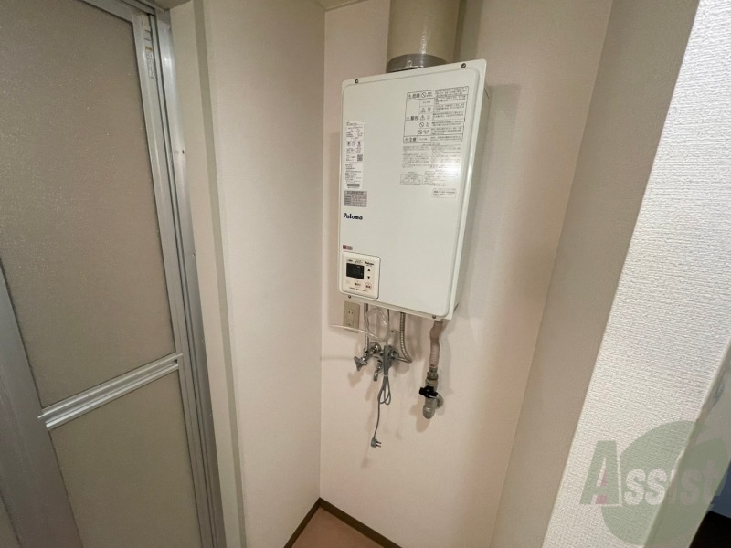 その他設備　給湯器は簡単操作で温度調整ができますよ。