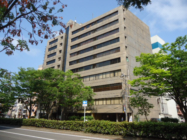 ロイヤル礎の外観写真