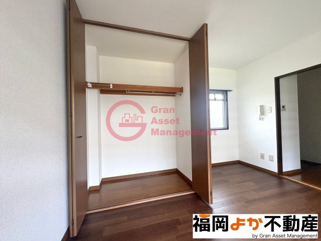 収納　【４０２号室実写真】たっぷりとした収納スペースです