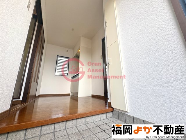 玄関　【４０２号室実写真】きれいな玄関です