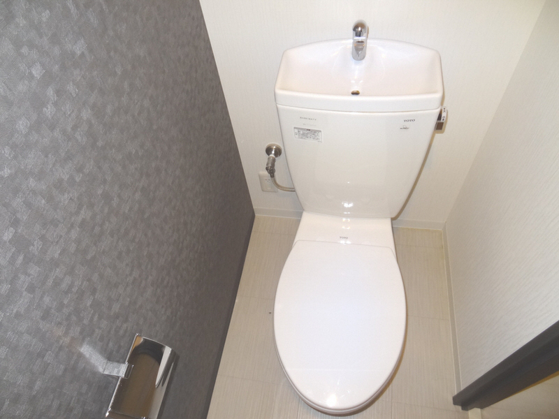 北大阪急行 桃山台駅 徒歩10分 3階建 築15年のトイレ写真