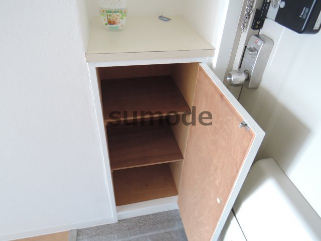 収納　写真は同マンション別部屋