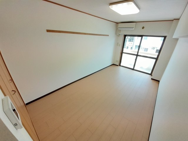 エレガンスゆいの居間写真