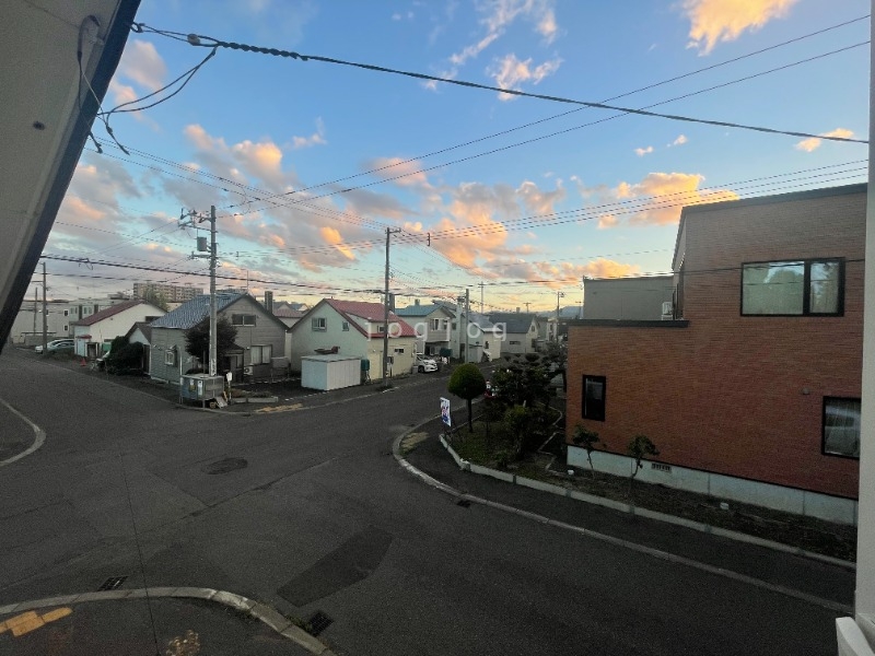 眺望　窓から明るい光が差し込んできます。