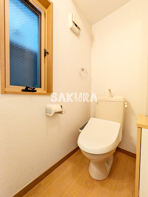 トイレ　落ち着いた色調のトイレです♪