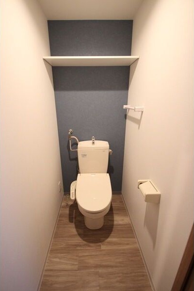 地下鉄東西線 南郷１８丁目駅 徒歩10分 4階建 築4年のトイレ写真