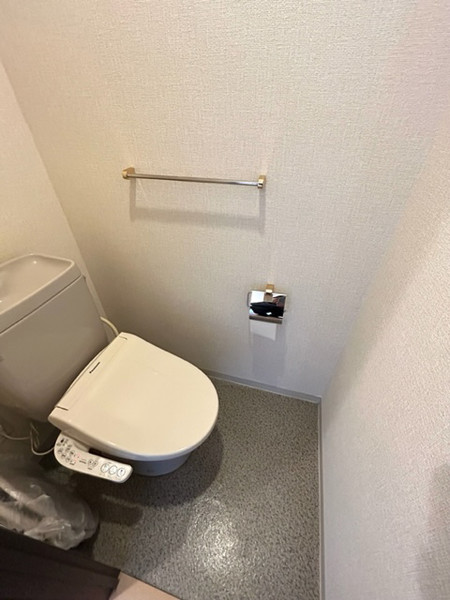 北大阪急行 緑地公園駅 徒歩5分 3階建 築21年のトイレ写真