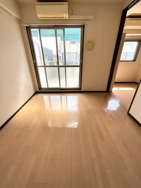 北大阪急行 緑地公園駅 徒歩5分 3階建 築21年の居間写真