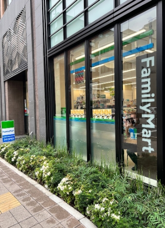 コンビニ　ファミリーマート東日本橋三丁目店（コンビニ）まで123m