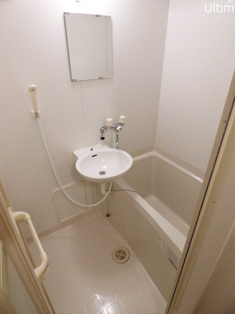 バス・シャワールーム　※別のお部屋の写真です