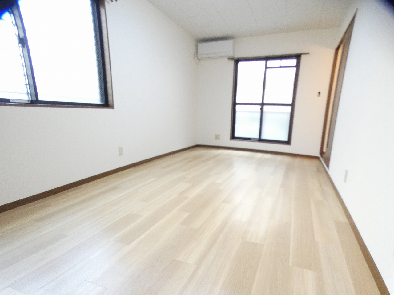 ヘリテージ芦屋の居間写真