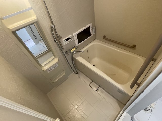 バス・シャワールーム　コンパクトで使いやすいお風呂です