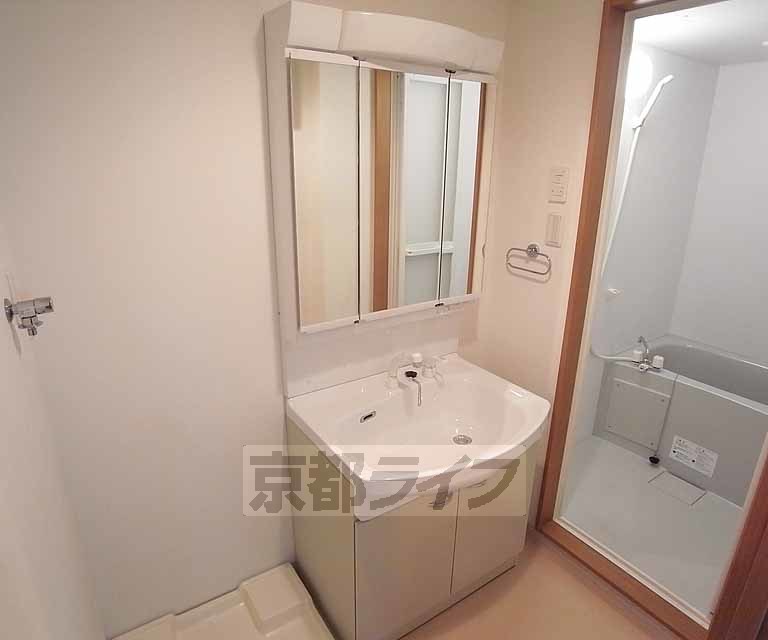 洗面設備　朝の仕度はこちらでどうぞ