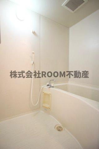 バス・シャワールーム　コンパクトで使いやすいお風呂です