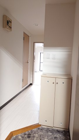 玄関　別部屋の写真です
