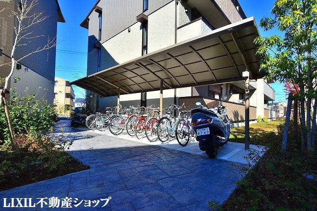 その他共有部分　敷地内に屋根付き駐輪場があります。