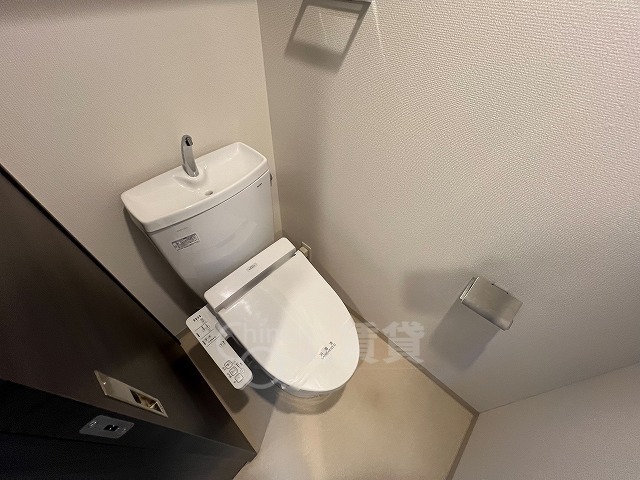 地下鉄御堂筋線 中津駅 徒歩6分 13階建 築8年のトイレ写真