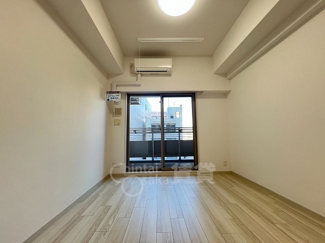 地下鉄御堂筋線 中津駅 徒歩6分 13階建 築8年の居間写真