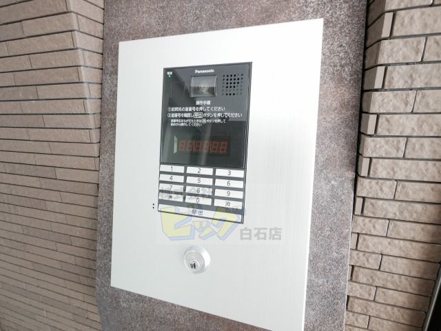 エントランス　人気のオートロック付きマンションです♪