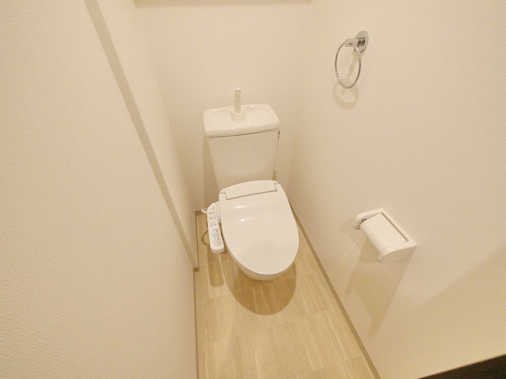 東武伊勢崎線 草加駅 徒歩8分 3階建 築12年のトイレ写真