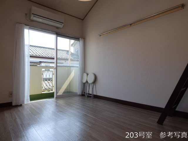 メゾンリストワールの居間写真