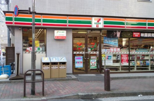 コンビニ　セブンイレブン港区芝2丁目店（コンビニ）まで156m