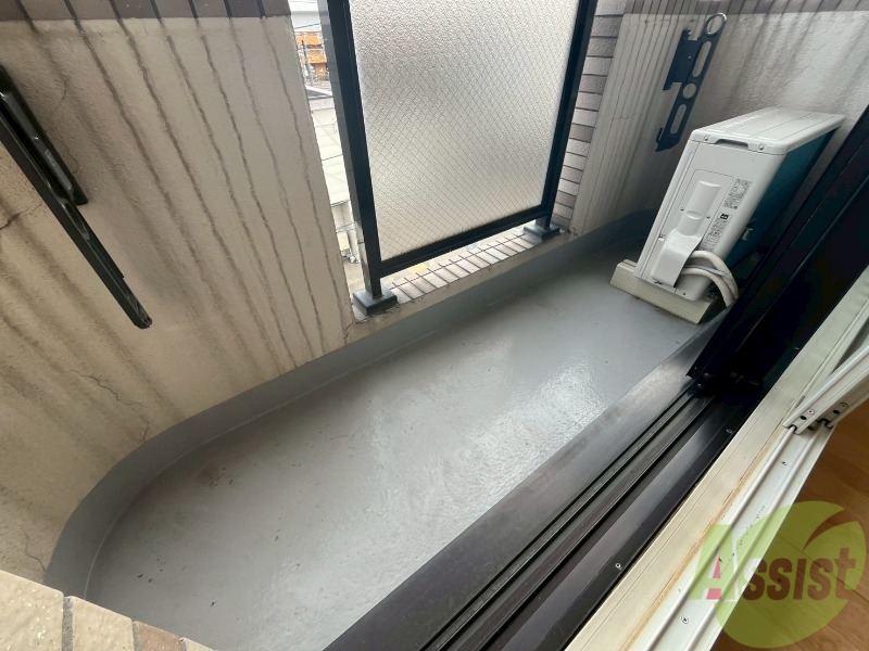 バルコニー　窓を開けると風どおりが良好で気持ちいいですよ