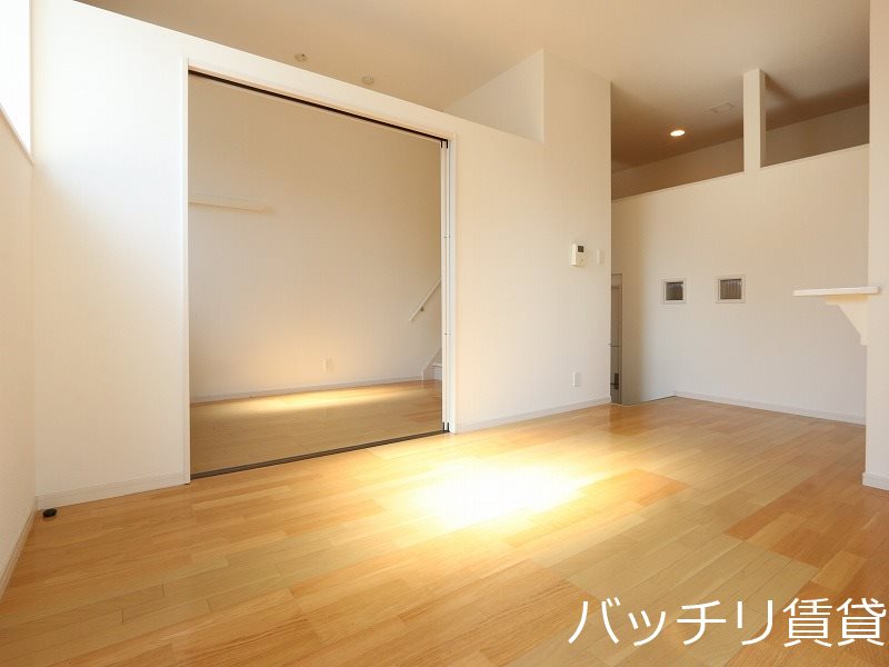 居室・リビング　別号室の画像。現況を優先します。