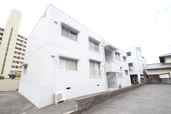 広島市東区戸坂山根のマンションの建物外観