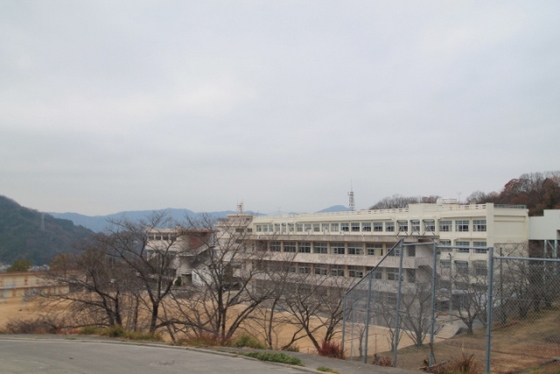 【広島市東区戸坂山根のマンションの中学校】