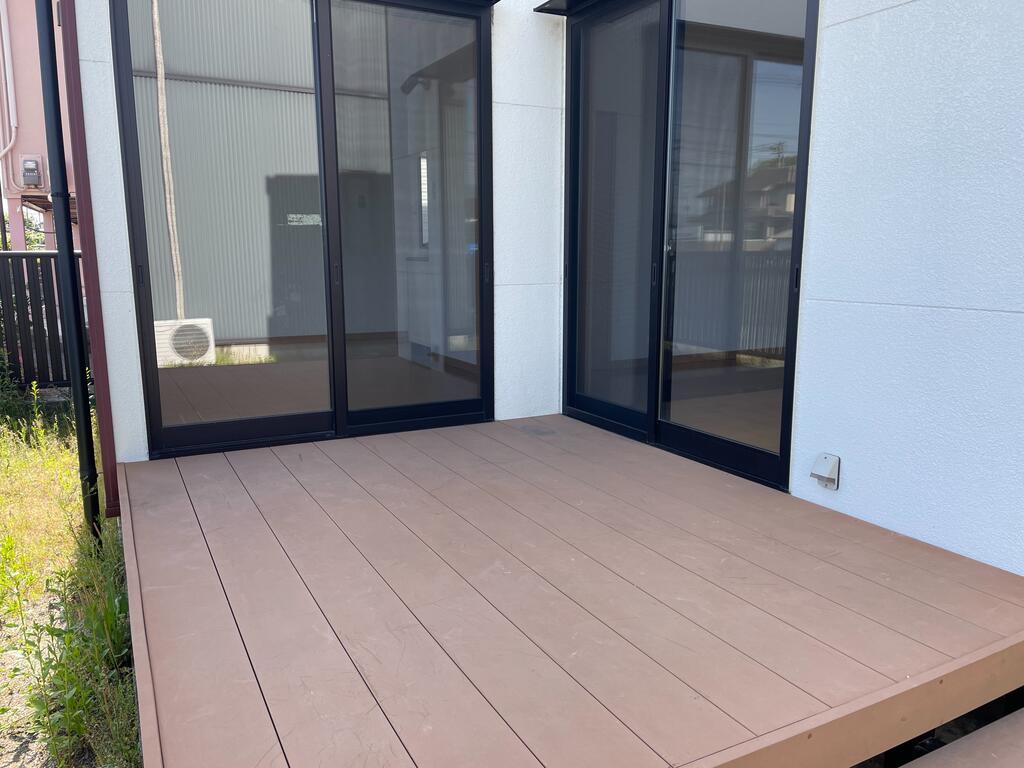 庭　ウッドデッキ