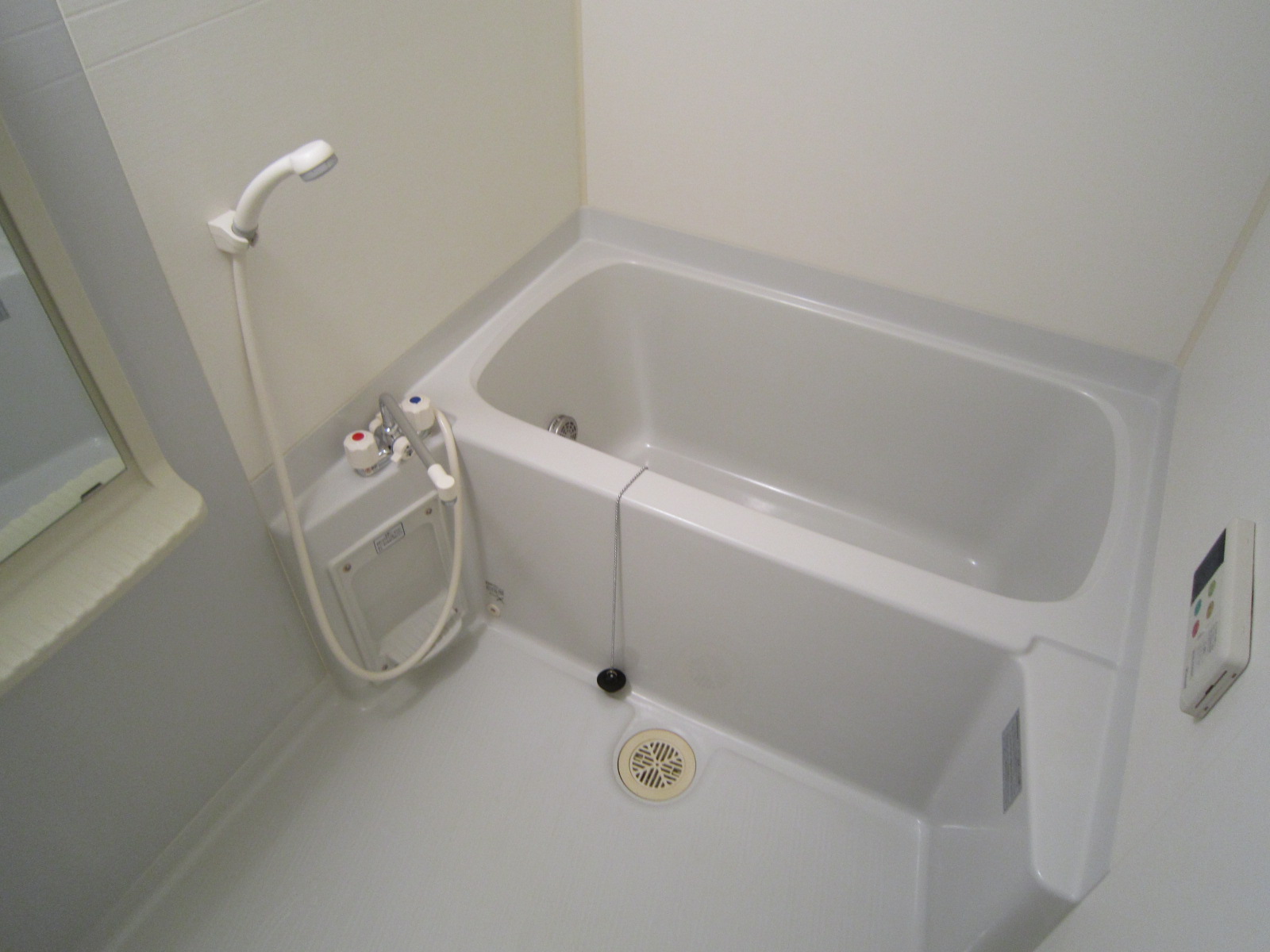 バス・シャワールーム　追焚、浴室乾燥機能付き