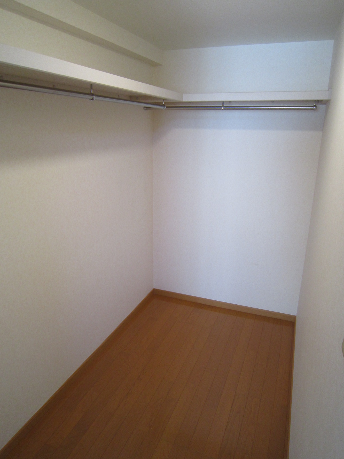 収納　ウォークインクローゼット内